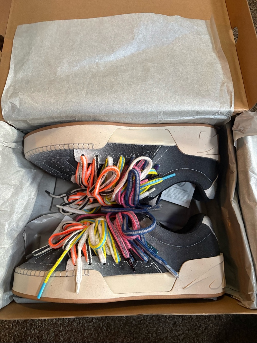 ANTA Hélà Style multi color laces